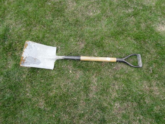 lot 59 image: Square shovel...