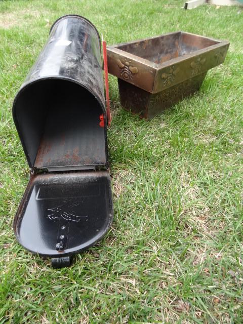 lot 60 image: Steel mail box. Steel planter. Gym ...
