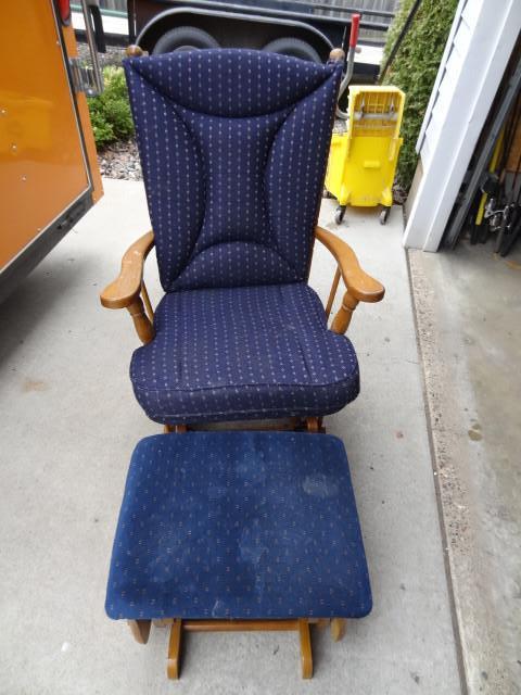lot 65 image: Glider rocker wih glider foot stool...