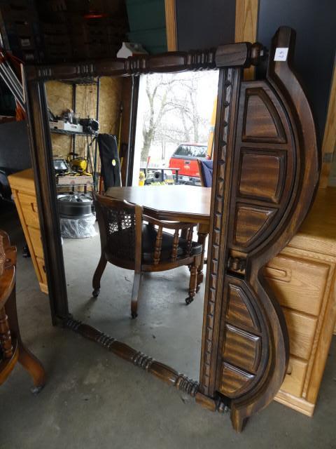 lot 67 image: Dresser vanity mirror. Small damage...
