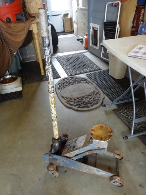 lot 80 image: Sears 2 ton hydraulic floor jack. W...