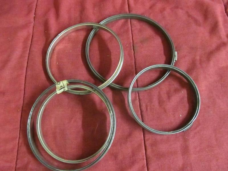 lot 115 image: Bunch of Vintage Embroidery Hoops -...