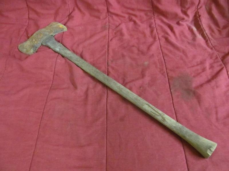 lot 131 image: Double Side Ax...