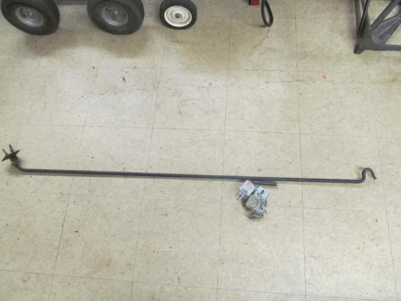 lot 137 image: 5 ft Long Rod and Misc&nbspBracket...