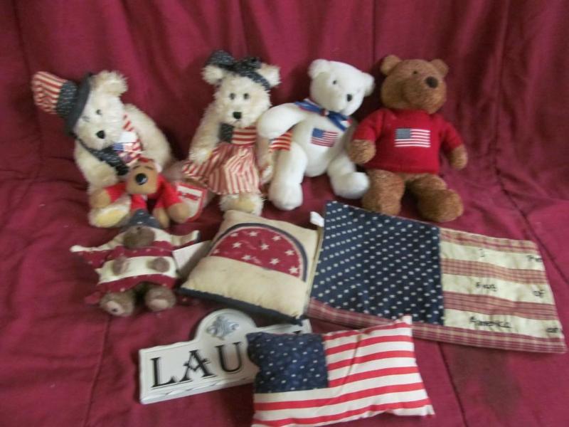 lot 141 image: Stuffed Animals - Patriotic Bears, ...