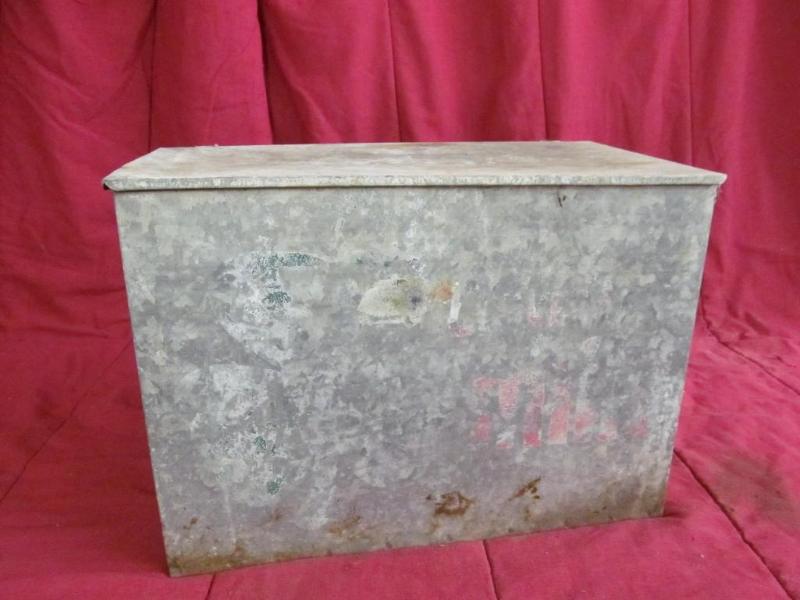 lot 152 image: Kimberland Case Co. Insulated Case ...