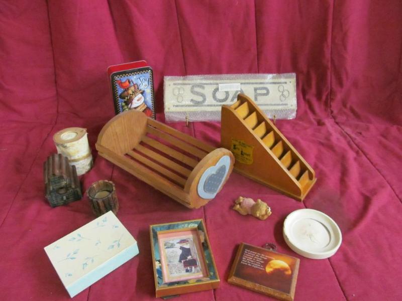 lot 163 image: Stry Lenkoff Shelf and Joy Tin, Soa...