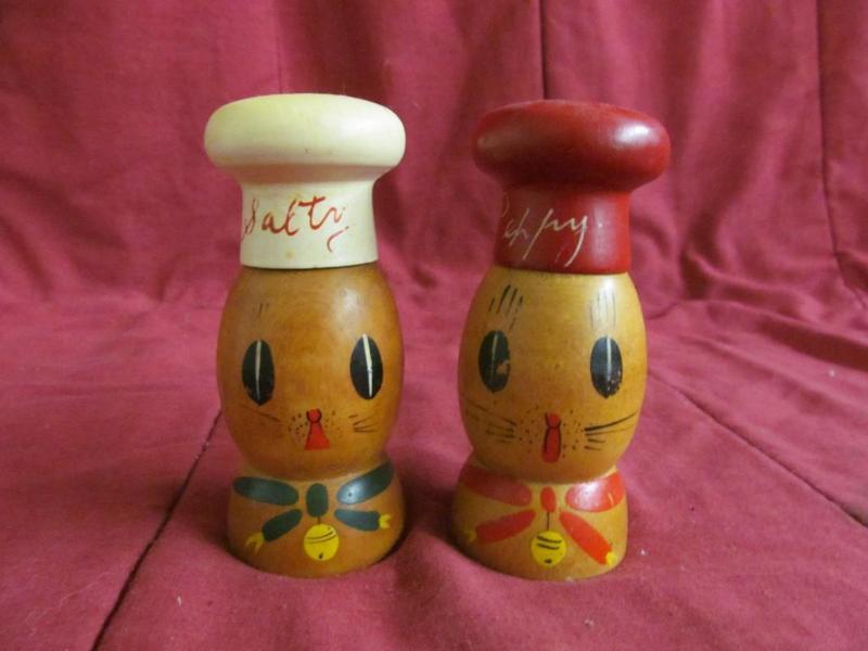 lot 168 image: Wood Chef and Chefett 5 in Tall Sal...