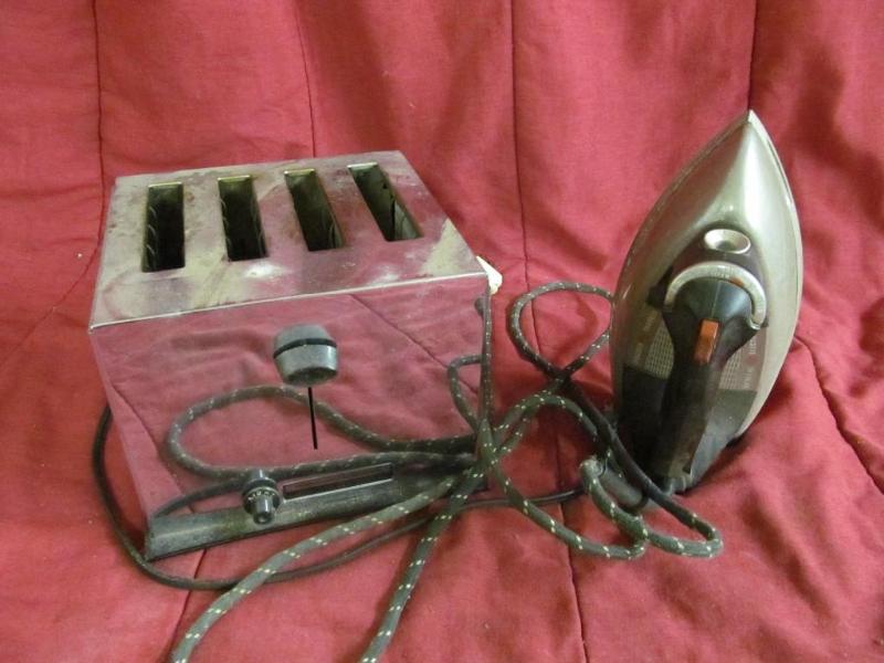 lot 187 image: Manning Bownan 4 Slice Toaster and ...