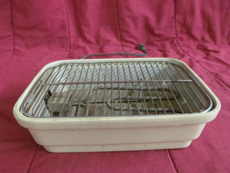 lot 196 image: Patio Electric Ceramic Base Grill, ...