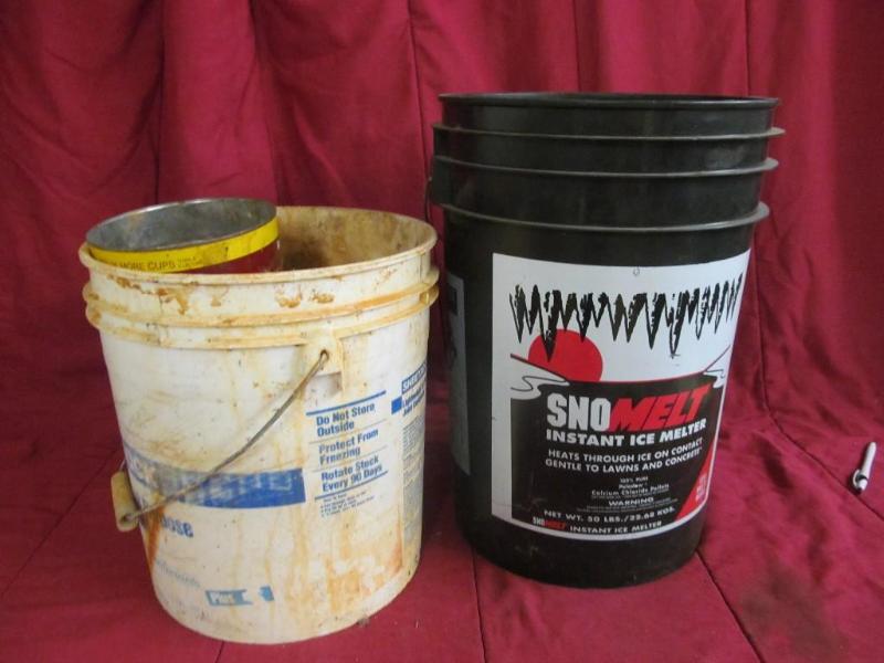 lot 220 image: Plastic Pails...