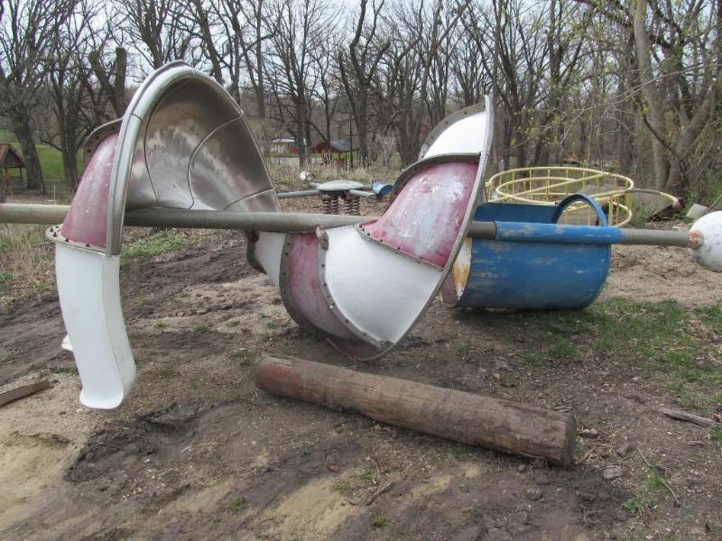 lot 228 image: Circle Slide, Approx. 15 ft Tall wi...