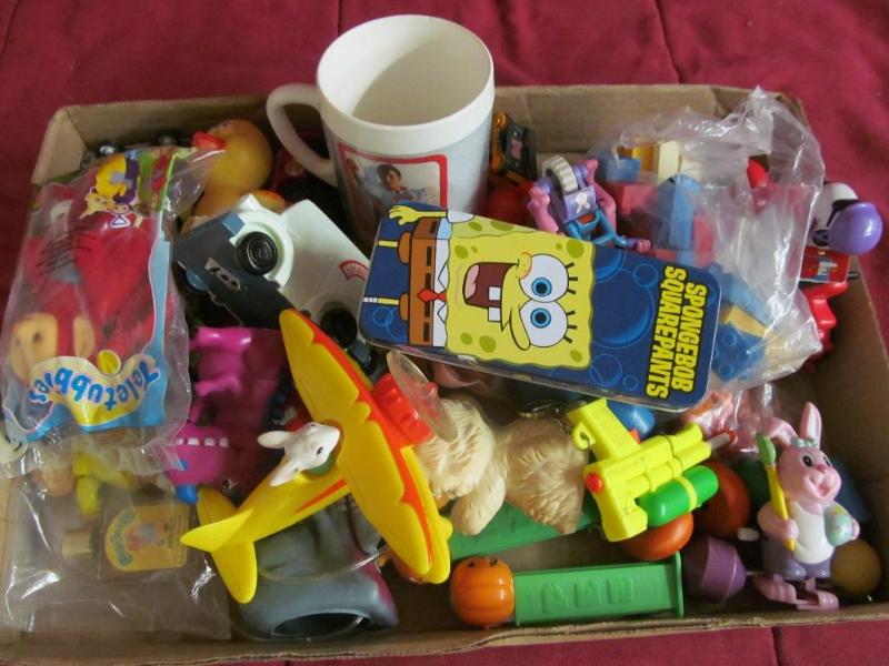 lot 31 image: Box of Childrens Small Toys - Duck...