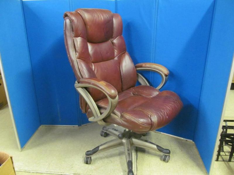 lot 59 image: Leather High Back Executive Adjusta...
