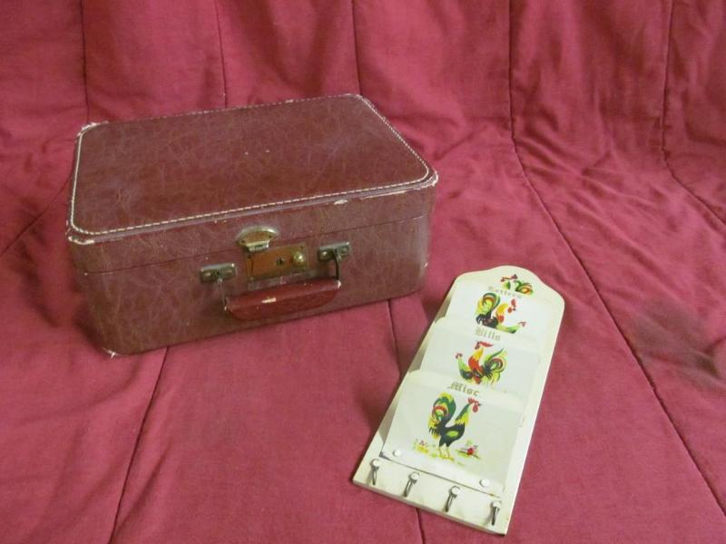 lot 70 image: Vintage Makeup Case and Vintage Met...