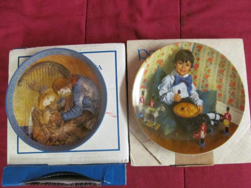lot 82 image: 2 Decorative Plates - Reco&nbsp198...