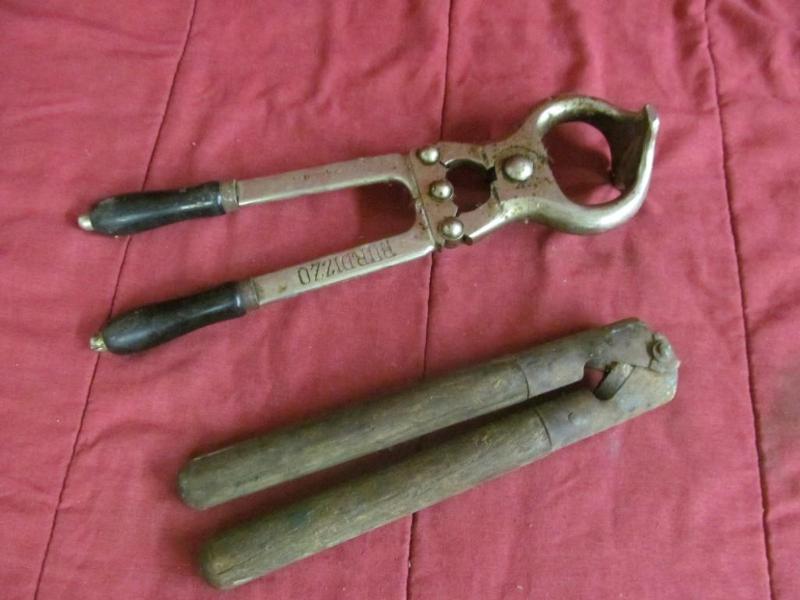 lot 89 image: Dehorner&nbspand Burdizzo Clipper...