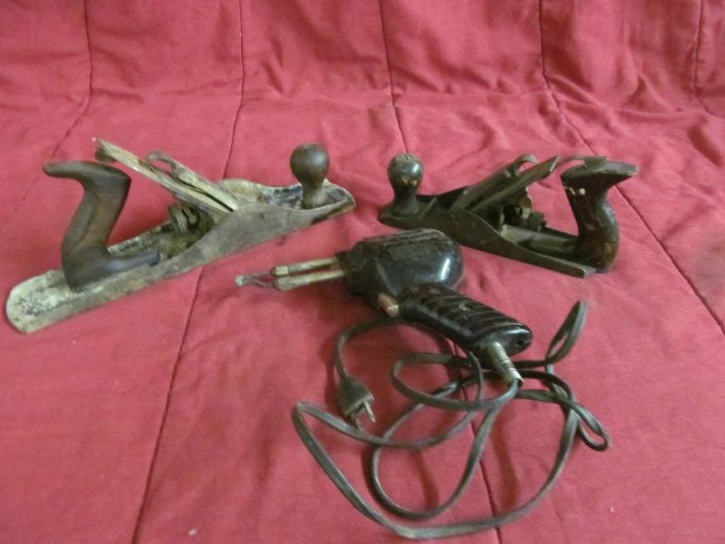 lot 90 image: 2 Wood Planes - 1 Stanley and Solde...