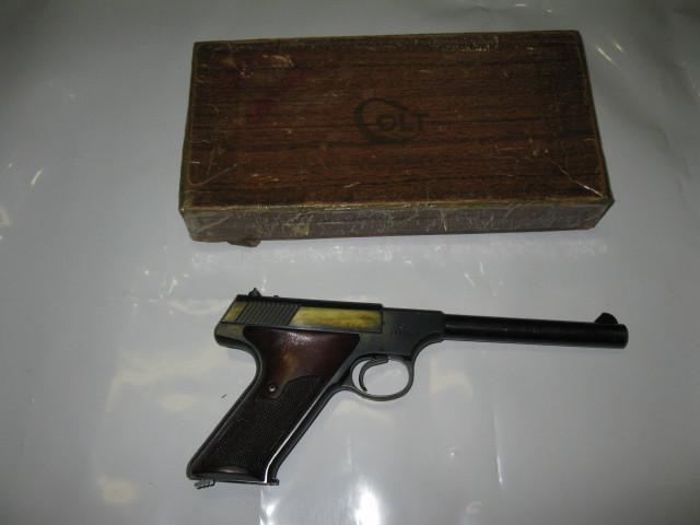 Colt Huntsman, semi-auto .22LR cali...