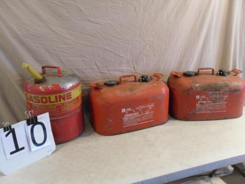 lot 10 image: Lot of 2 x 6 Gallon OMC Boat Gas Ta...