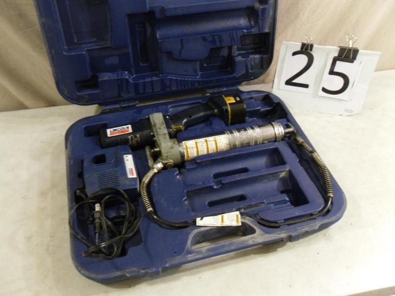 lot 25 image: Lincoln Cordless Grease Gun with Ba...