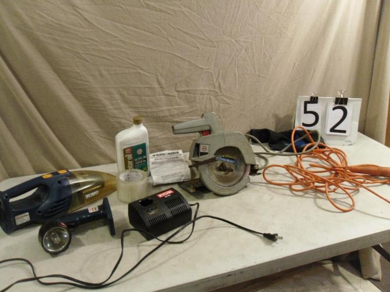 lot 52 image: B & D circular saw (works), wor...