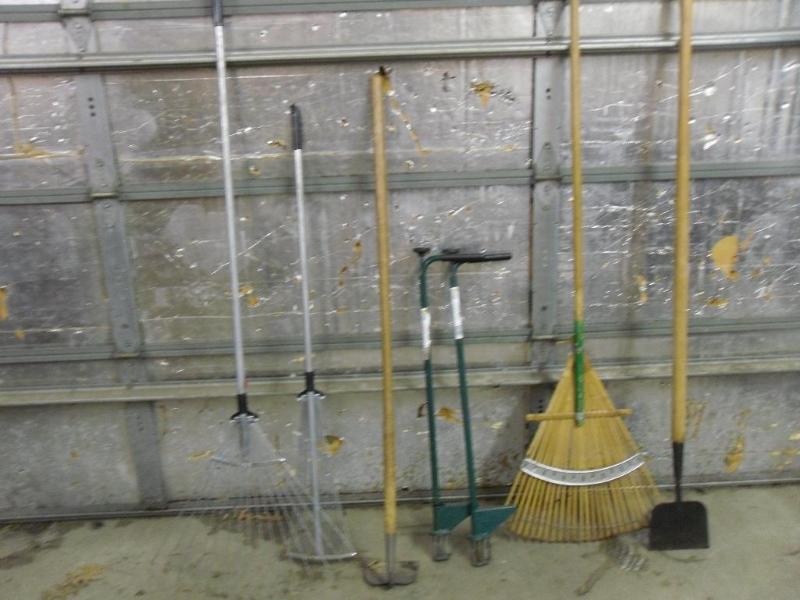 lot 60 image: Long handled tools. Scraper, rake, ...