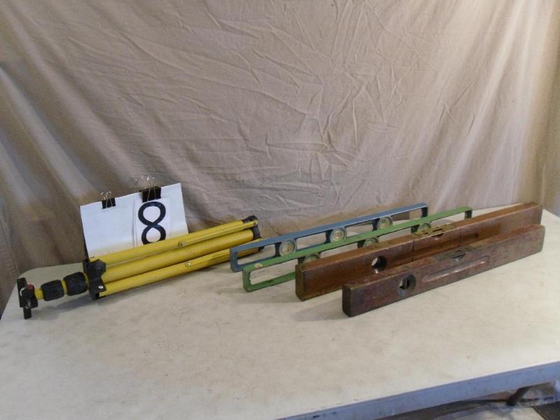lot 8 image: 2 Vintage Stanley Wooden Levels, 2 ...
