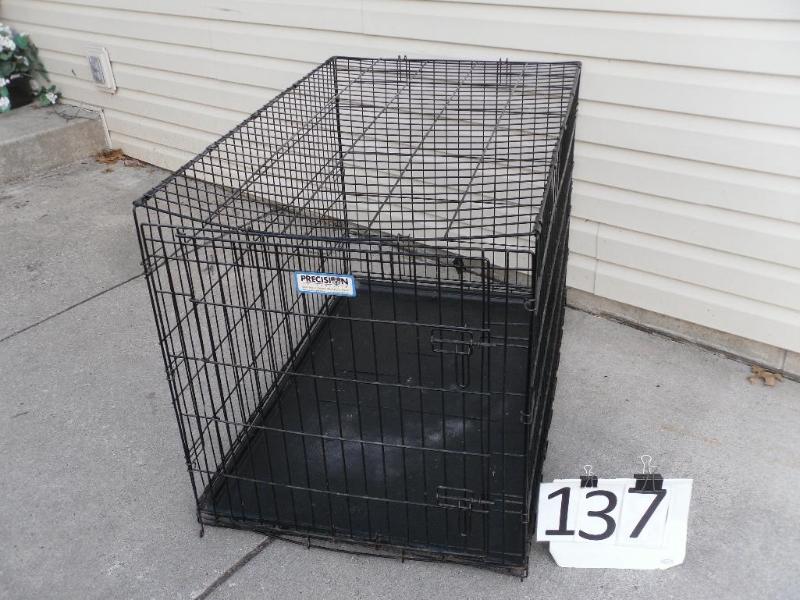 lot 137 image: Large Metal Collapsible Pet Kennel....