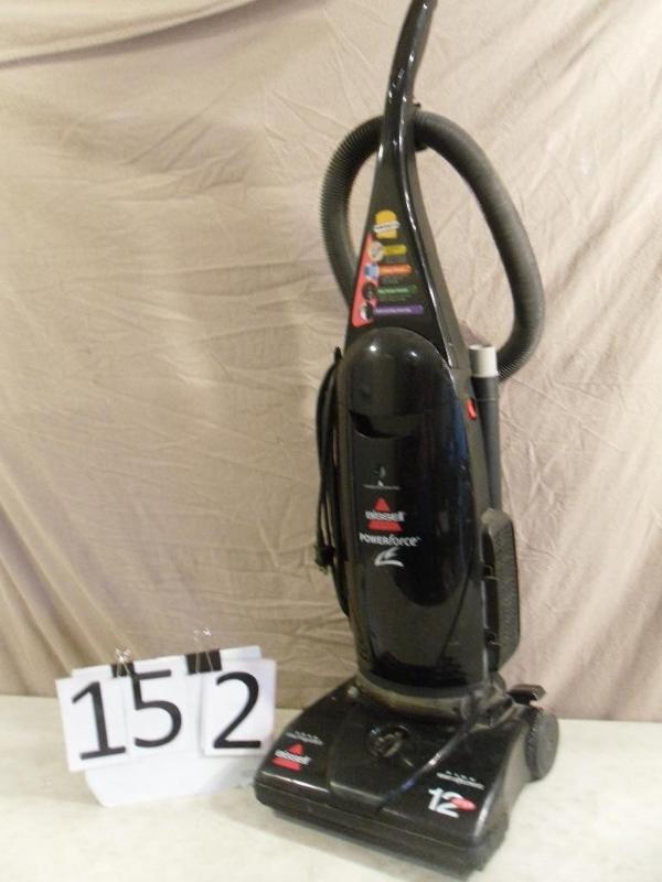 lot 152 image: Bissell&nbspPowerforce 12 Amp Vacu...