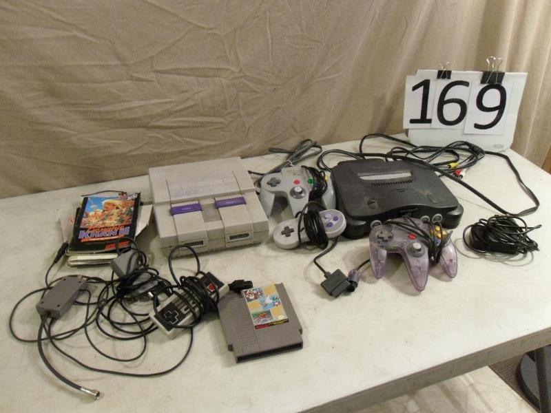 lot 169 image: Large Lot of Nintendo Gaming Access...