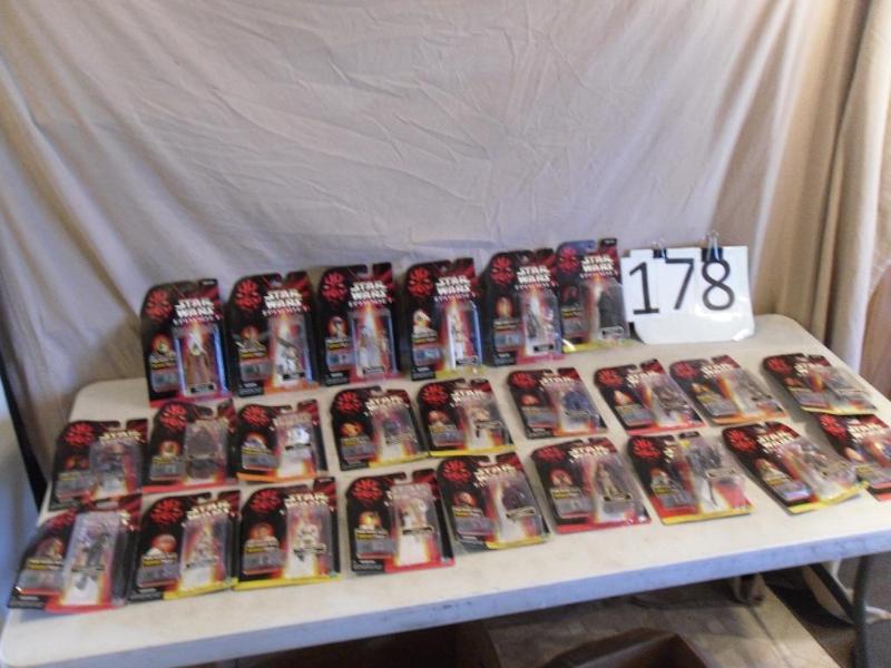 lot 178 image: Lot of 24 Star Wars Episode 1 Commt...