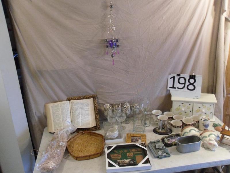 lot 198 image: Lot of Household Items. Glassware, ...