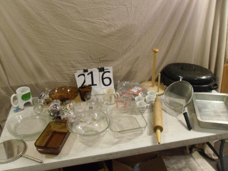 lot 216 image: Kitchen Glass Bakeware, Wood Roll i...