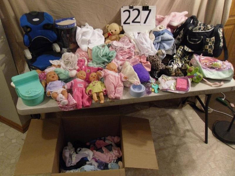 lot 227 image: Dolls, Doll Clothes, Baby Clothes, ...