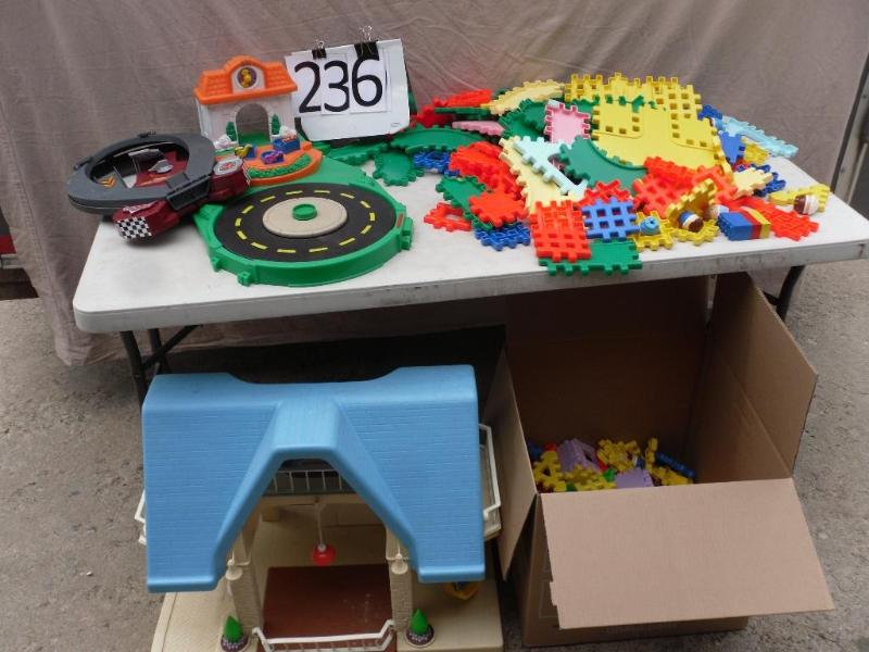 lot 236 image: Large Lot of Track, House, Racetrac...