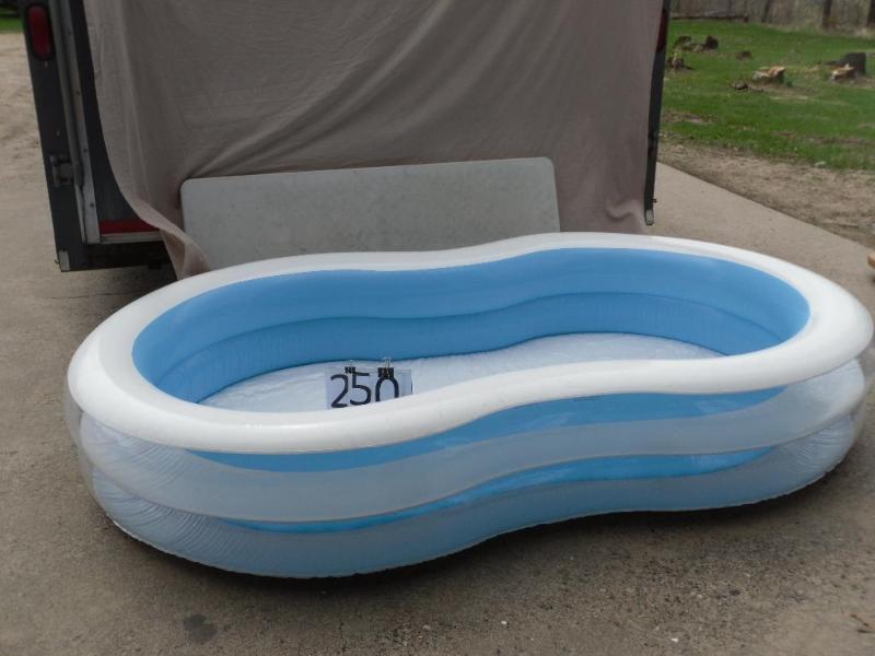 lot 250 image: Small Kiddie Pool. Holds air. Not t...