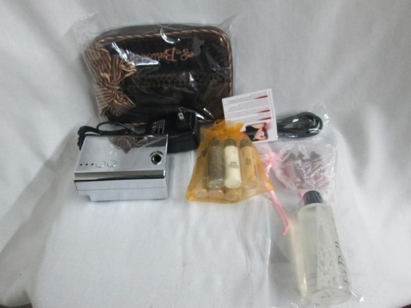 lot 18 image: Belloccio Airbrush Makeup Standard Kit