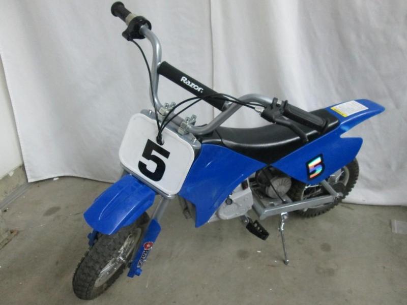 lot 2 image: Razor Electric Dirt Bike