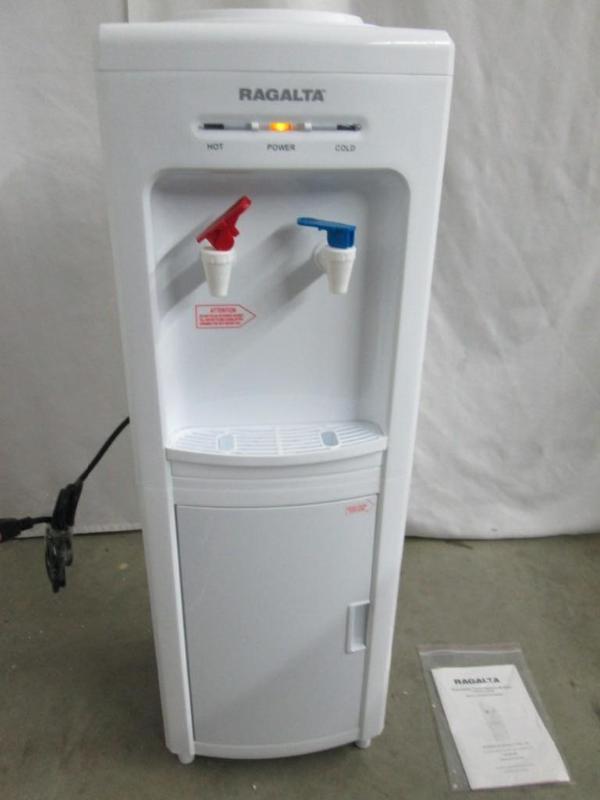 lot 24 image: Water Dispenser
