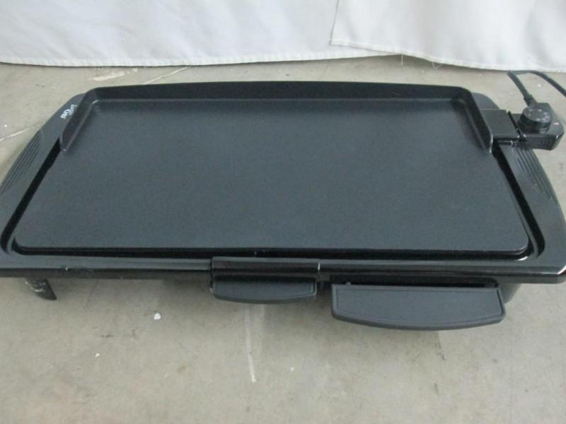 lot 42 image: Super Chef Extra-Large Nonstick Griddle