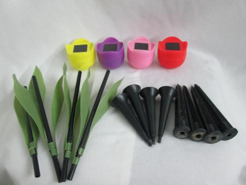 lot 43 image: LED Solar Tulip Lights - Set of 4