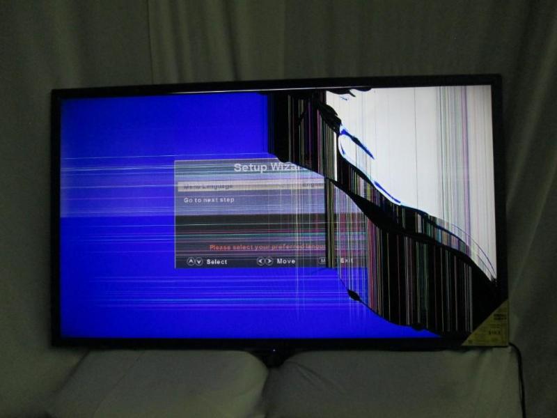 lot 49 image: Broken TV