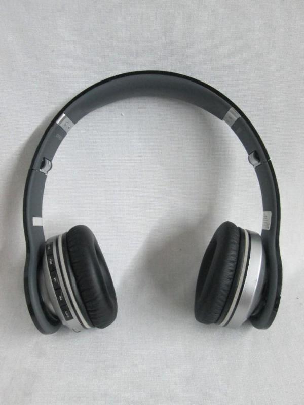 lot 8 image: iTrak Wireless Bluetooth Headphones