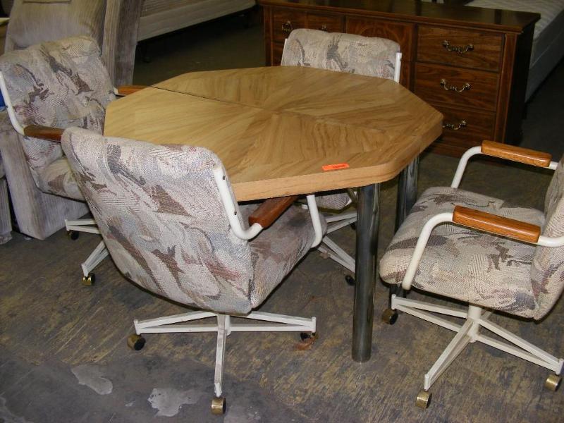 lot 500 image: Dining Room Set