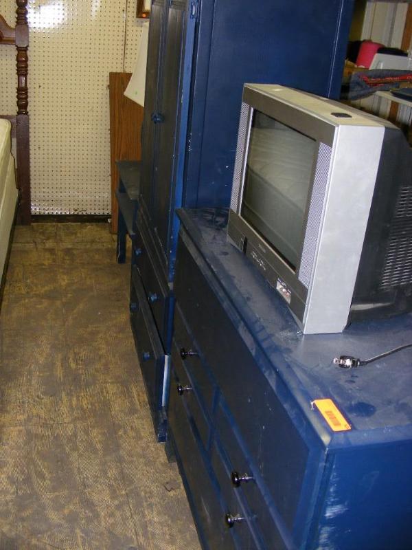 lot 504 image: Dresser Set, painted blue. Includes...