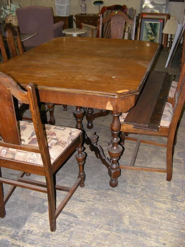 lot 510 image: Dining Room Set, Table has two leav...