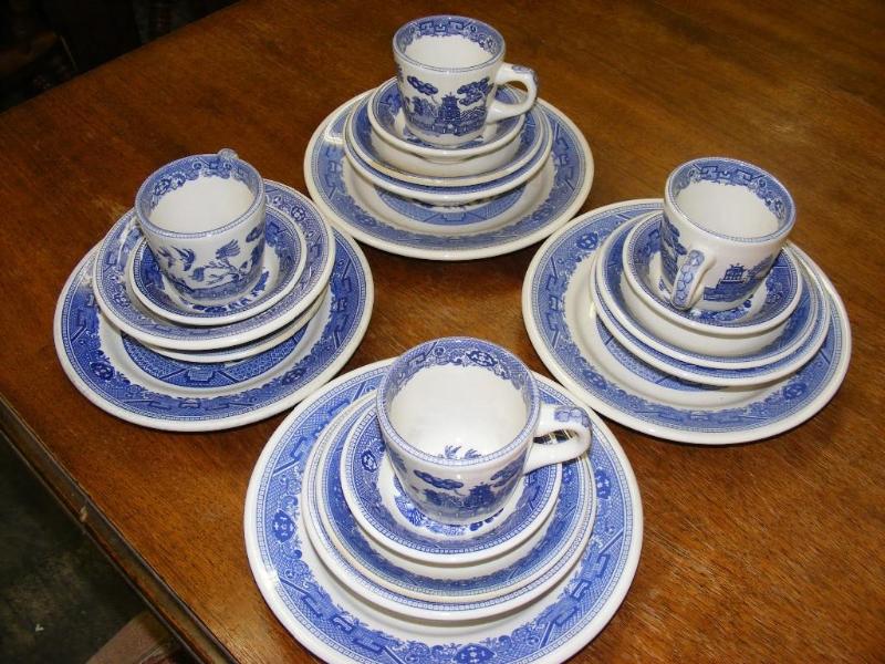 lot 511 image: 4 place settings, Buffalo China...