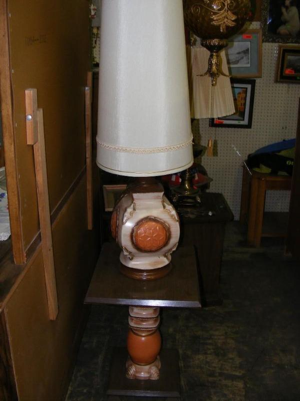 lot 514 image: Lamp and Side Table, peach color. S...