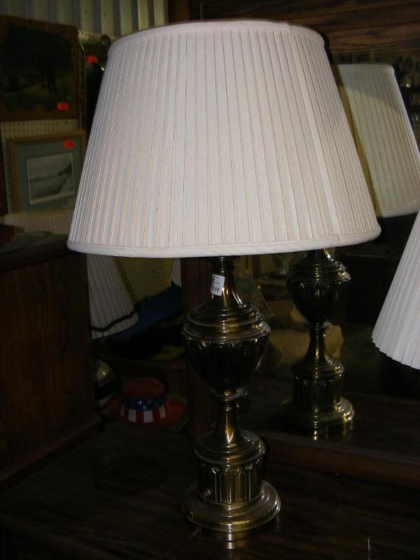 lot 519 image: Brass base lamp, approx 32 tall...